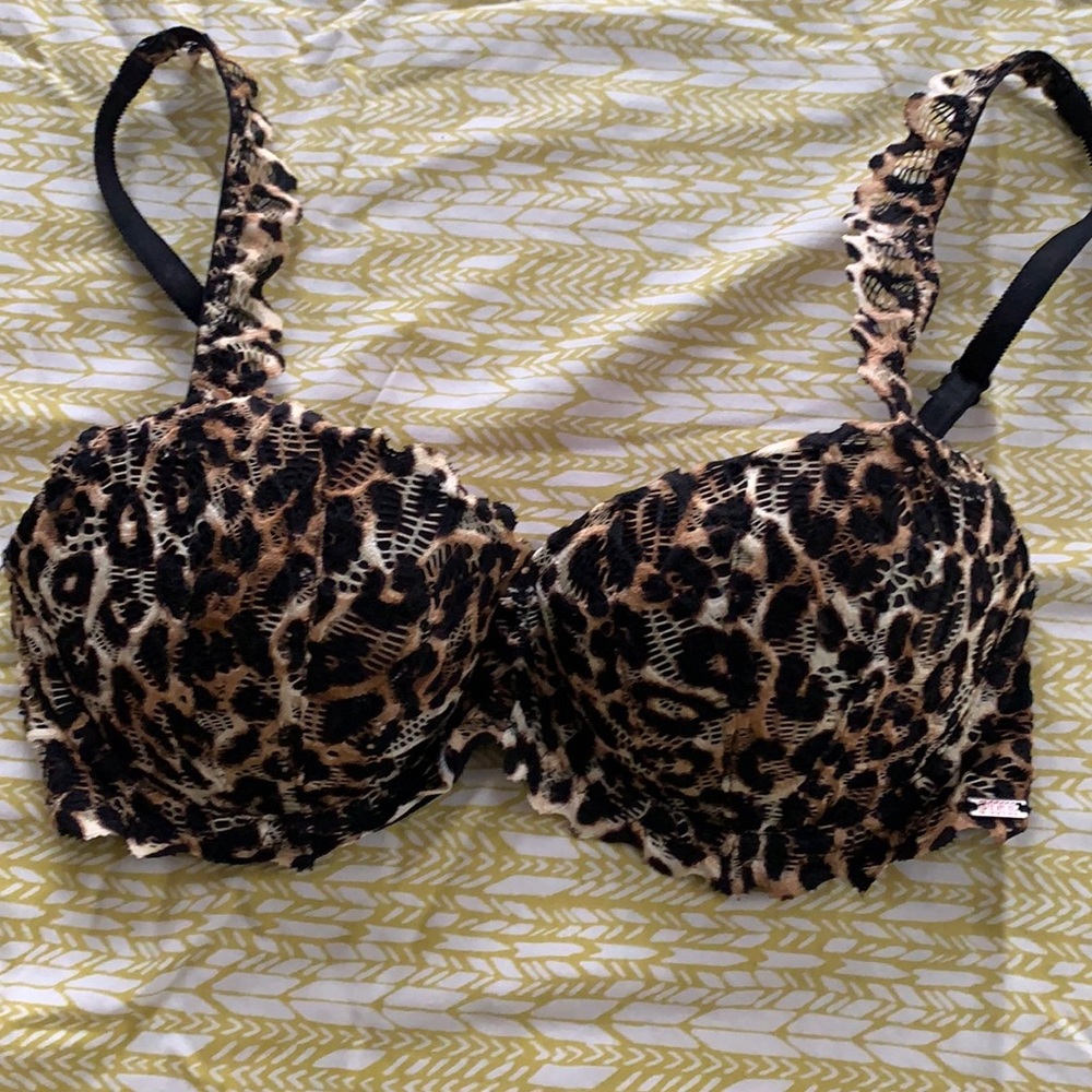 LIKE NEW leopard print VS Pink bra